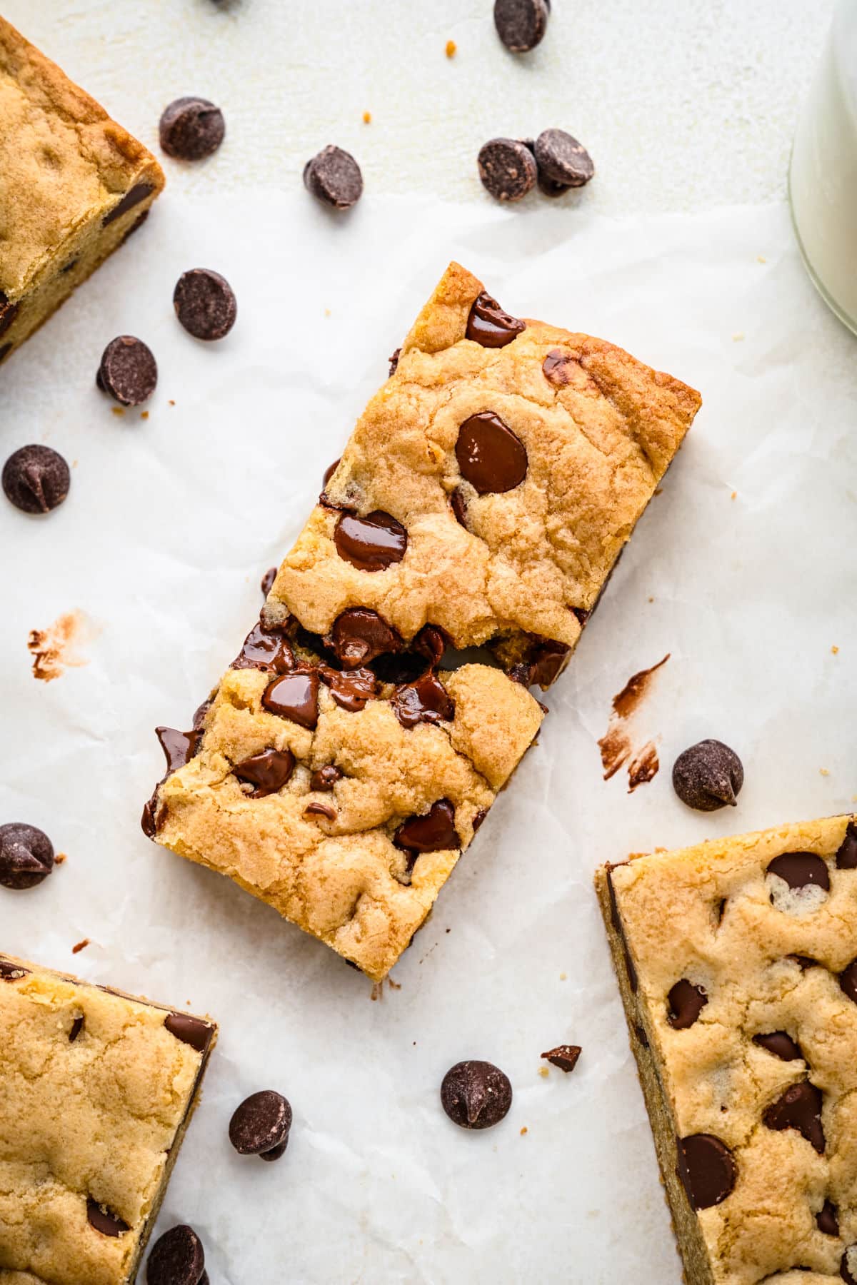 Chocolate Chip Cookie Bars – I Heart Eating